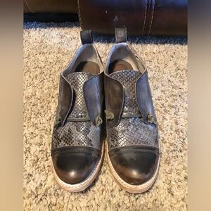 Free bird shoes brand new